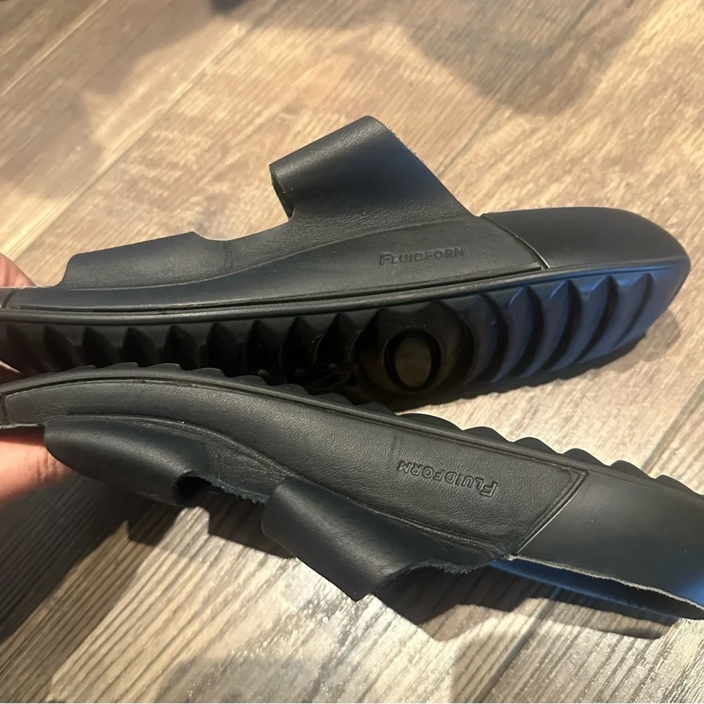 Ecco Women’s Cozmo Two Band Slide Sandal‎ in Black Size 9-9.5